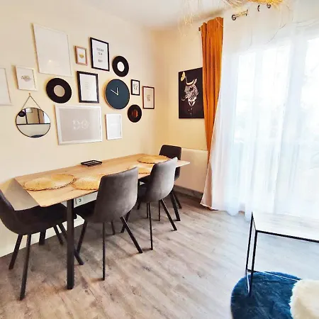 Apartman L'escampette, Duplex T3, Centre Luchon, Wifi, Casier A Skis, 4 Personnes *