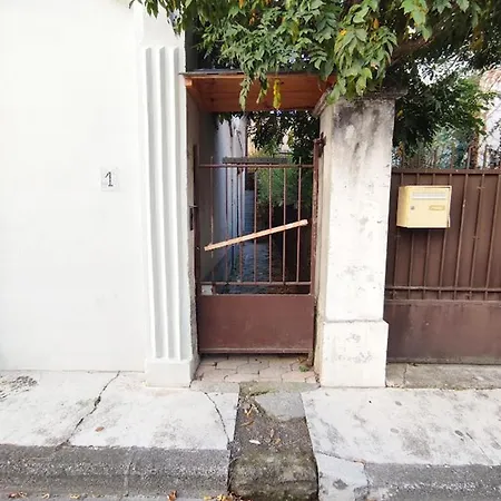 Apartman L'escampette, Duplex T3, Centre Luchon, Wifi, Casier A Skis, 4 Personnes *