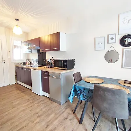 L'escampette, Duplex T3, Centre Luchon, Wifi, Casier A Skis, 4 Personnes Appartement *